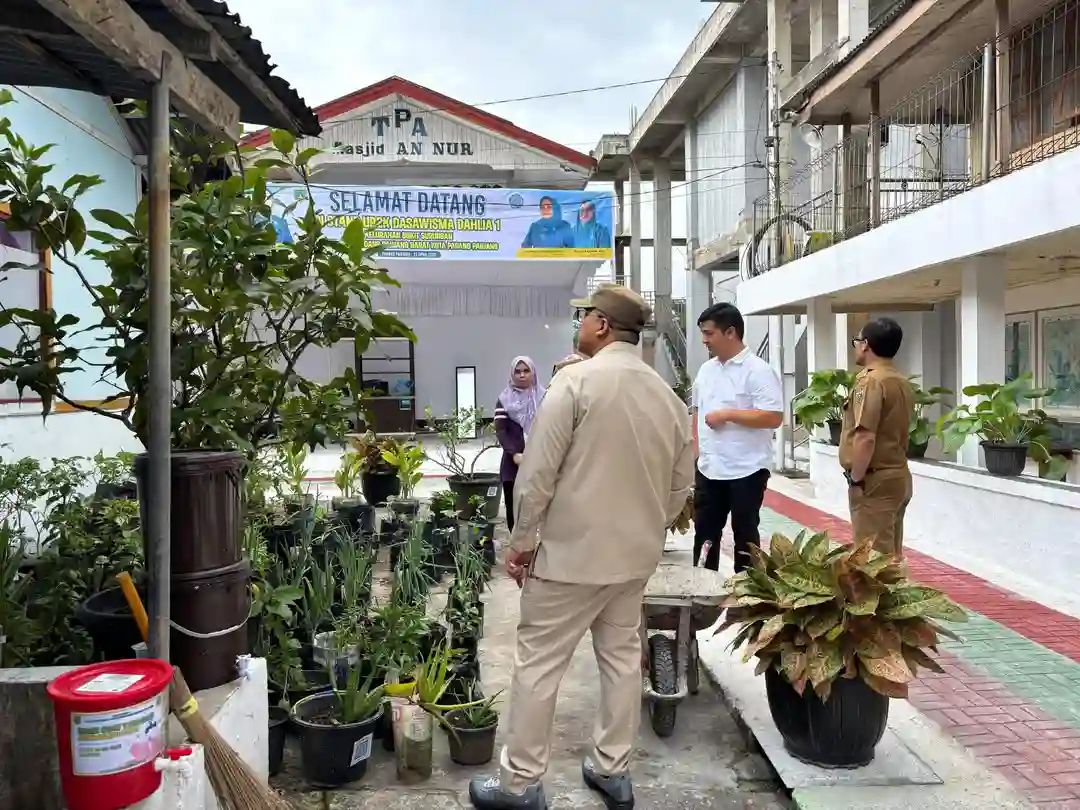 Wako Hendri saat meninjau kesiapan Dasawisma Busur.